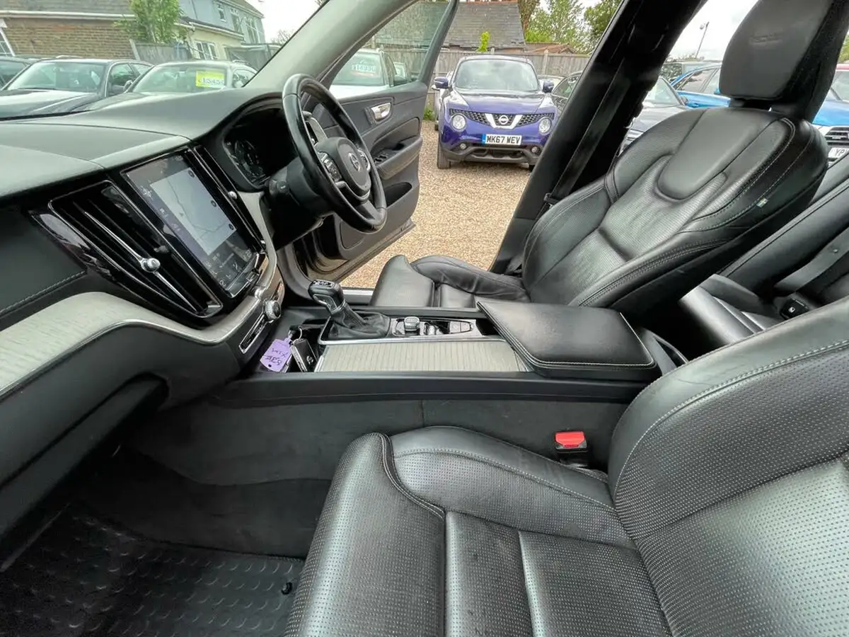 2018-volvo-xc60-20td-d4-inscription-4x4-geartronic-big-28