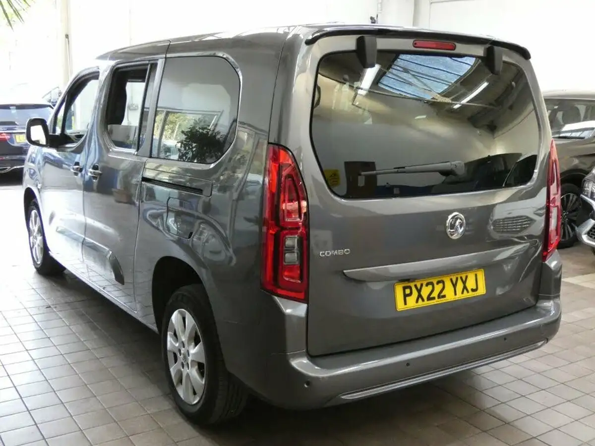 2022-vauxhall-combo-life-15-se-xl-100ps-big-19
