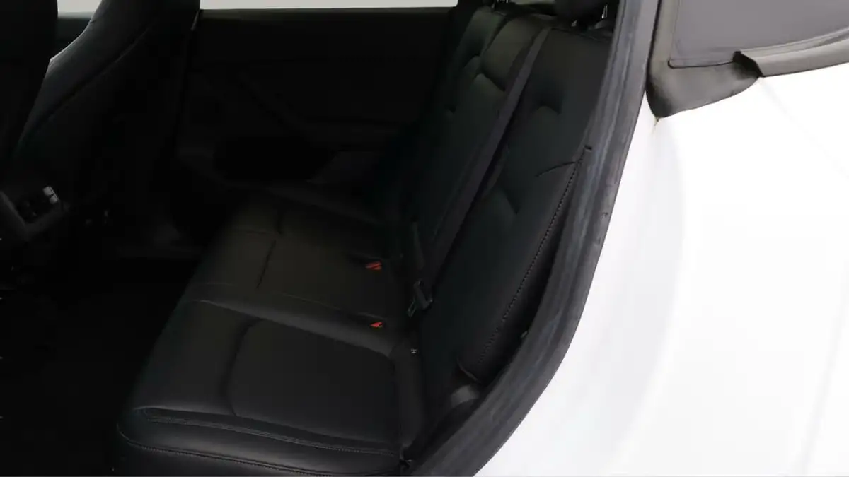 2023-tesla-model-y-e-rwd-big-15