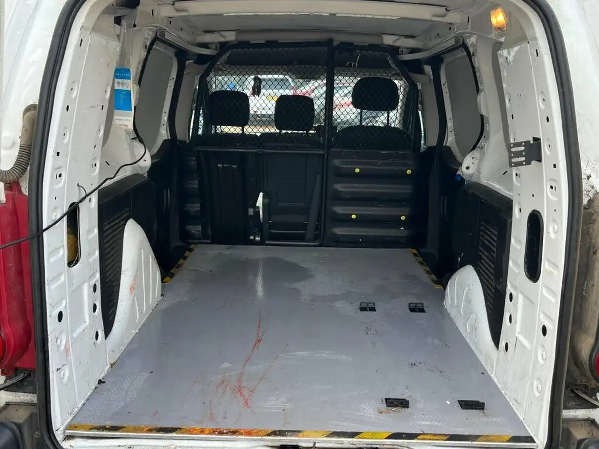 2018-citroen-berlingo-16td-l2-750-lx-panel-big-13