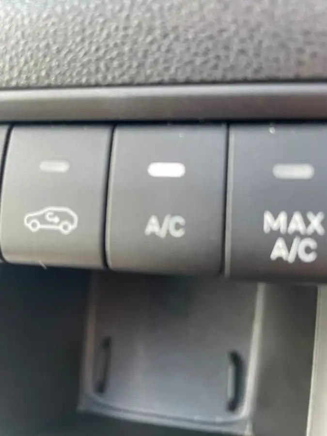 2024-jeep-avenger-12-gse-altitude-big-18