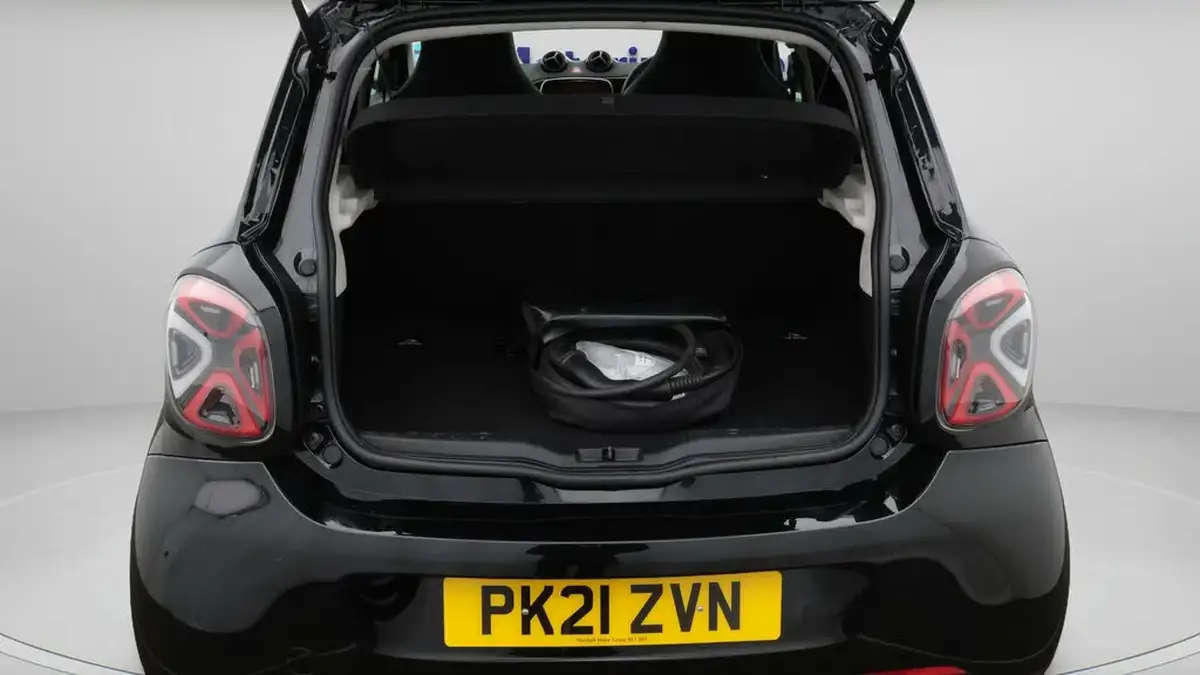 2021-smart-forfour-eq-exclusive-big-17