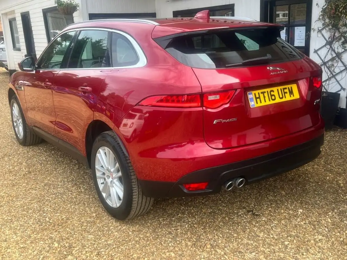 2016-jaguar-f-pace-20-i4d-portfolio-awd-auto-big-13