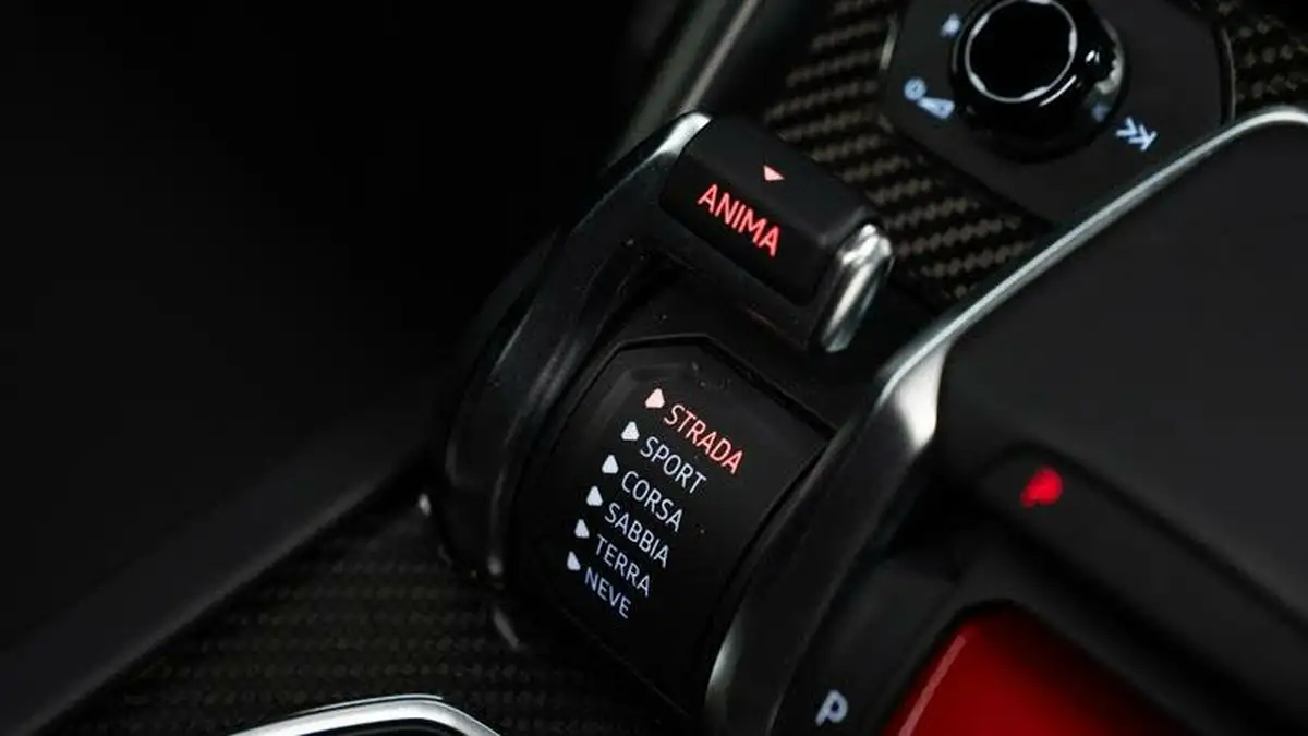 2021-lamborghini-urus-40-no-trim-big-34