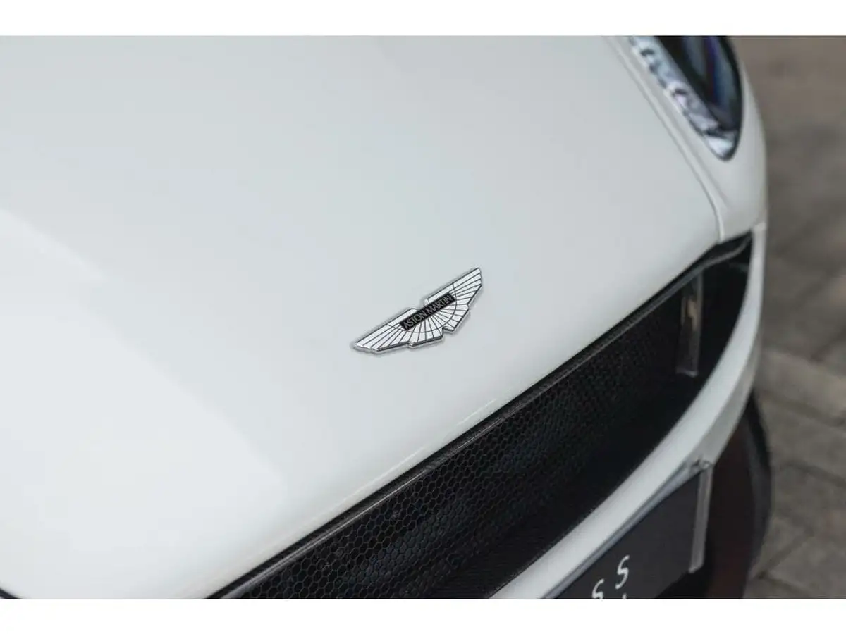 2018-aston-martin-vanquish-big-20