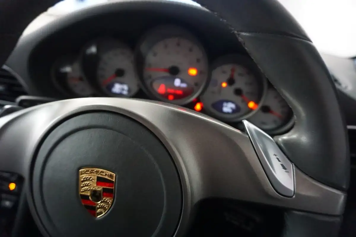 2010-porsche-911-38-carrera-4-s-coupe-pdk-big-38