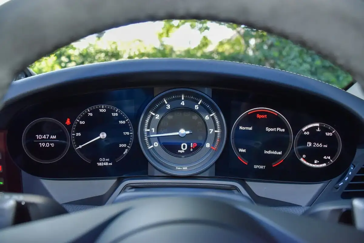 2021-porsche-911-30-targa-4s-big-38