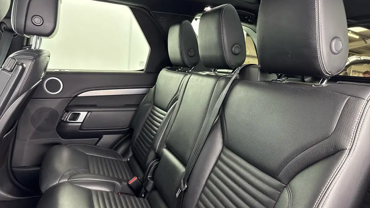 2021-land-rover-discovery-30-d250-r-dynamic-se-250ps-big-13