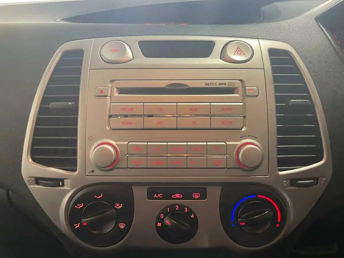 2010-hyundai-i20-14-comfort-5d-auto-big-36