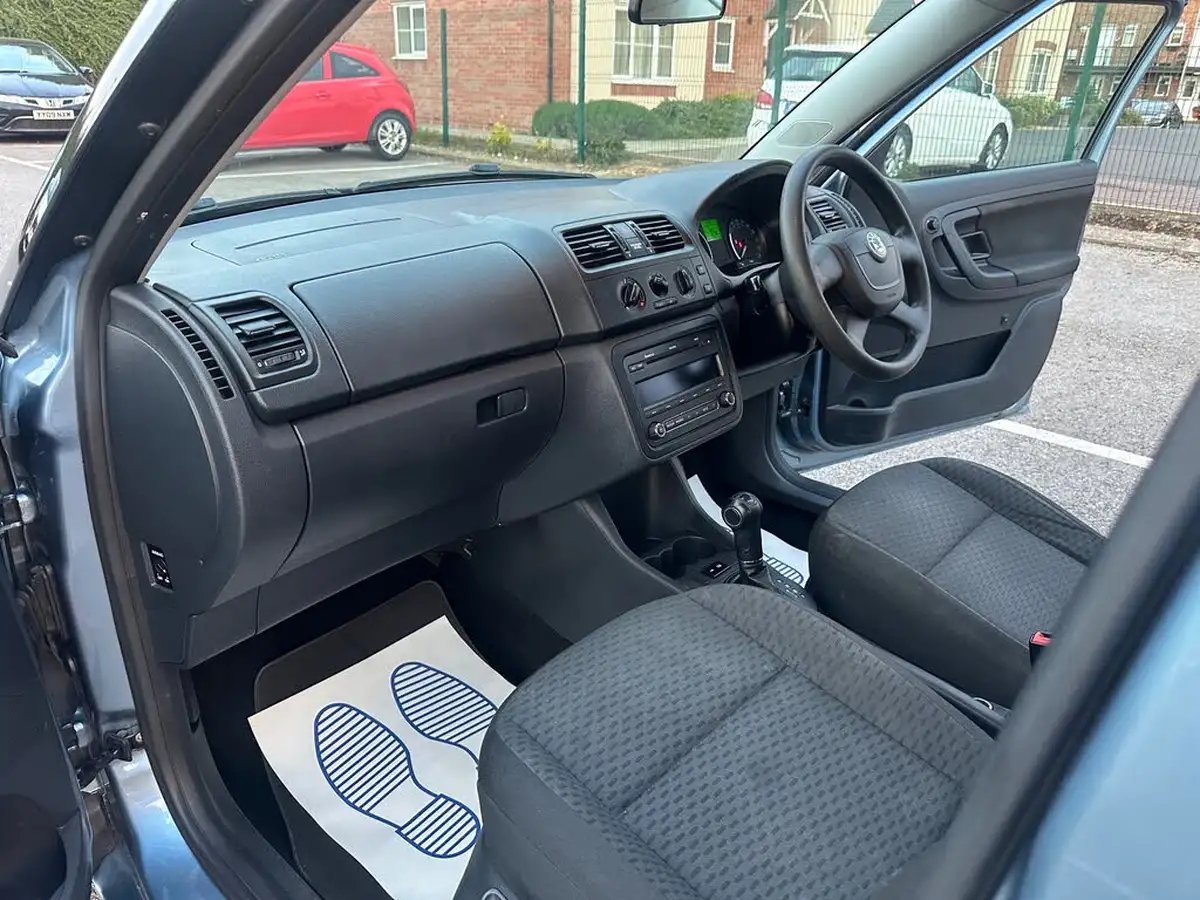 2011-skoda-fabia-12-se-105bhp-hatchback-1197cc-dsg-big-17