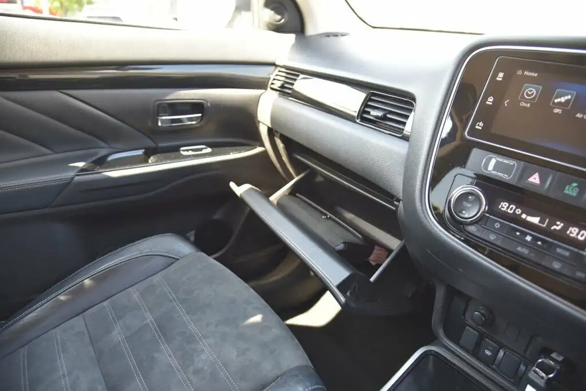 2018-mitsubishi-outlander-20-juro-phev-big-53