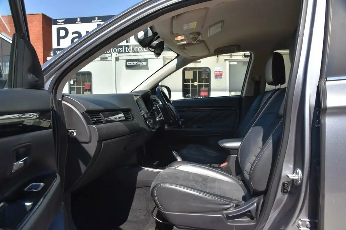 2018-mitsubishi-outlander-20-juro-phev-big-25