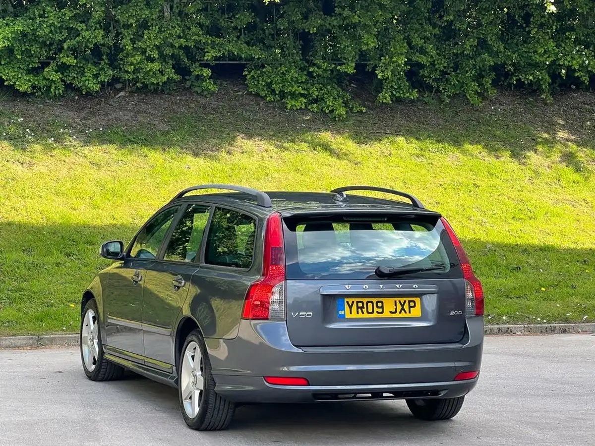 2009-volvo-v50-20td-r-design-sport-big-7
