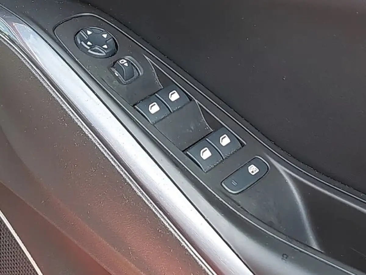 2019-vauxhall-grandland-x-12-tech-line-nav-big-12