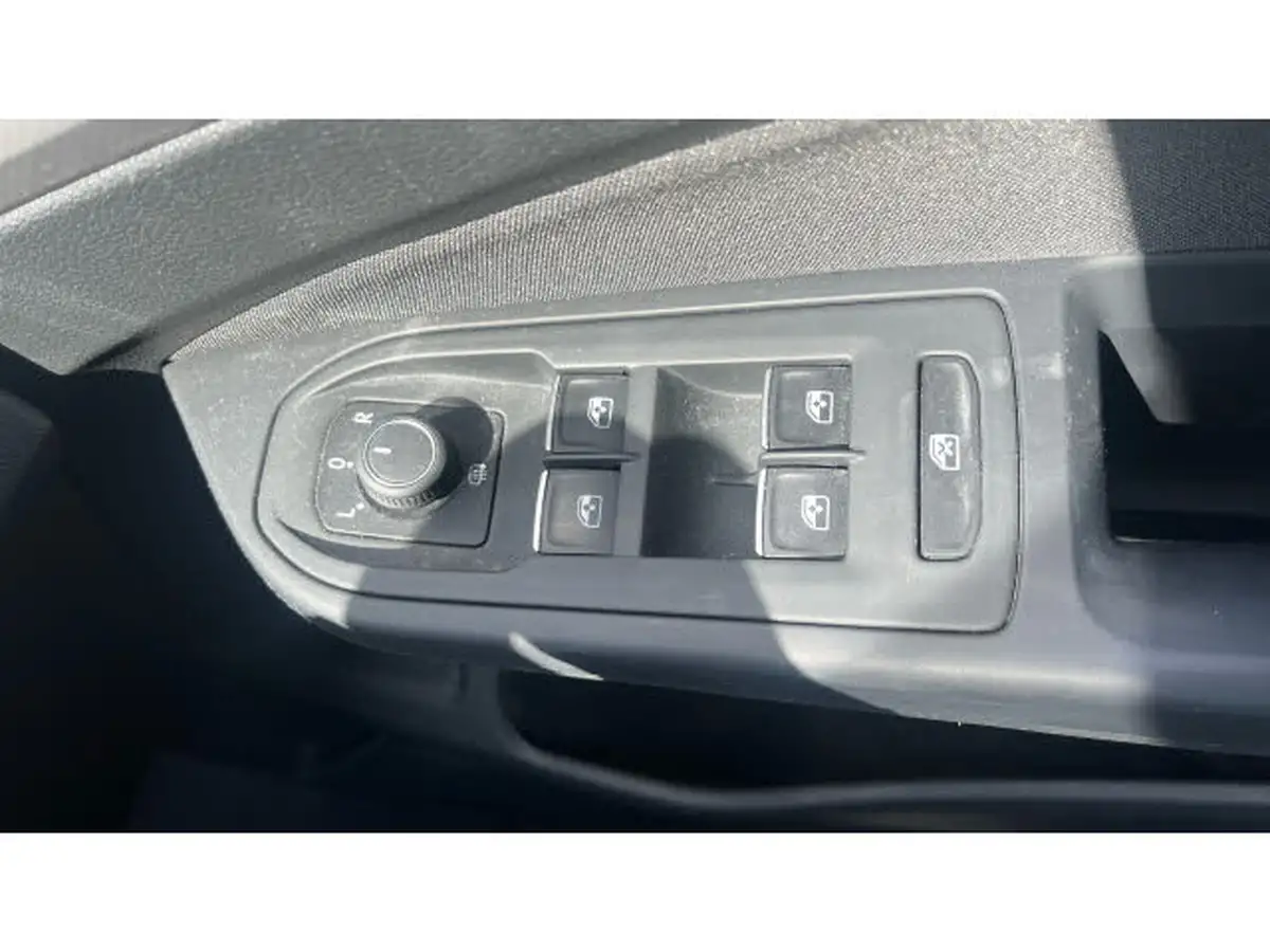 2020-volkswagen-golf-15-tsi-life-130ps-hatchback-big-23