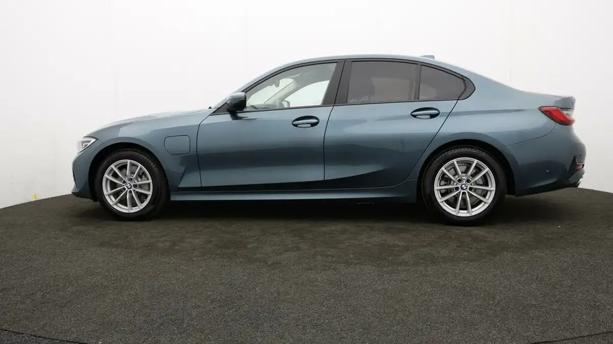 2019-bmw-3-series-20-330e-se-pro-big-61