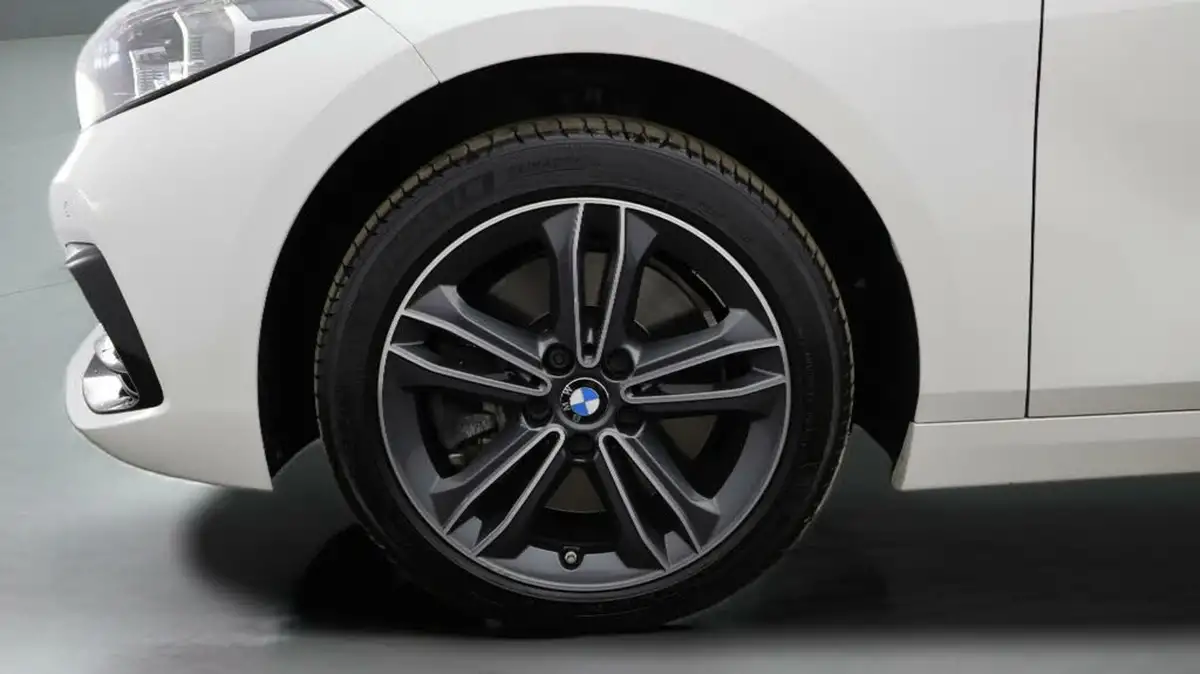2021-bmw-1-series-20td-120d-xdrive-sport-lcp-big-17