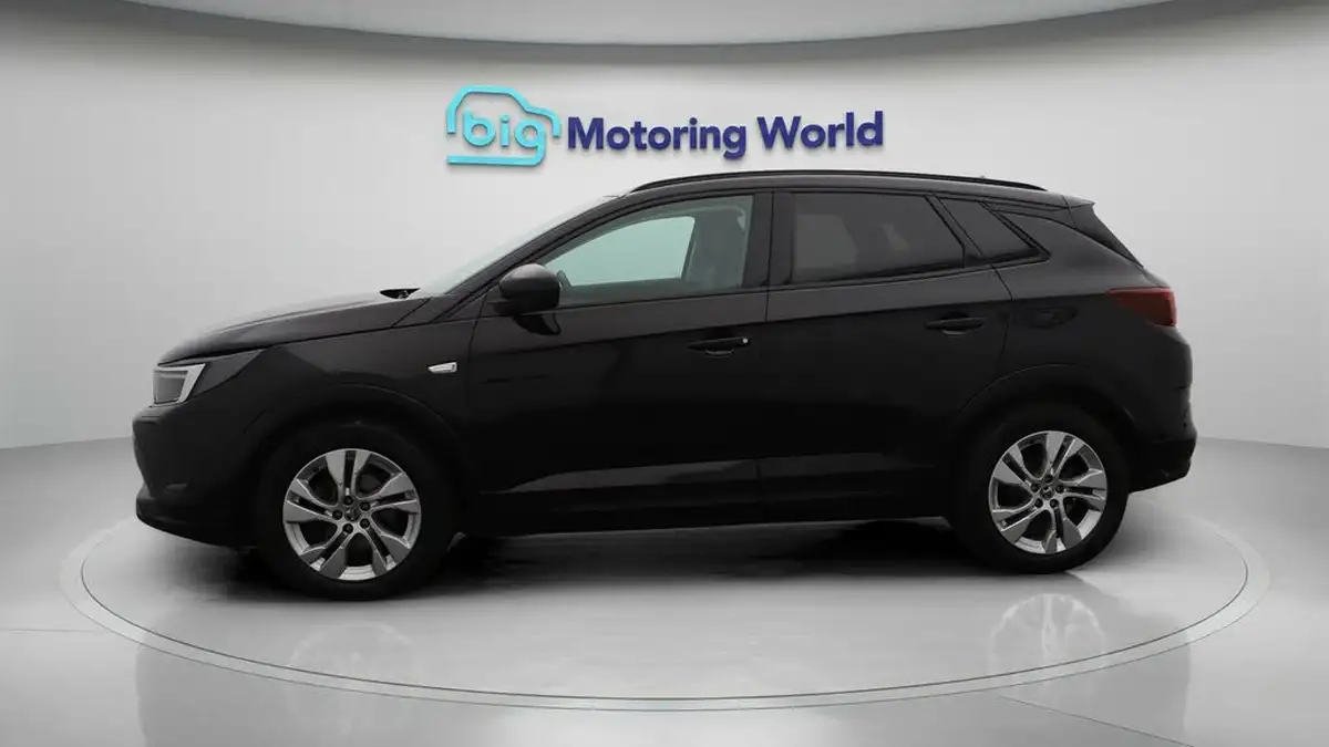 2023-vauxhall-grandland-12-gs-130ps-big-4