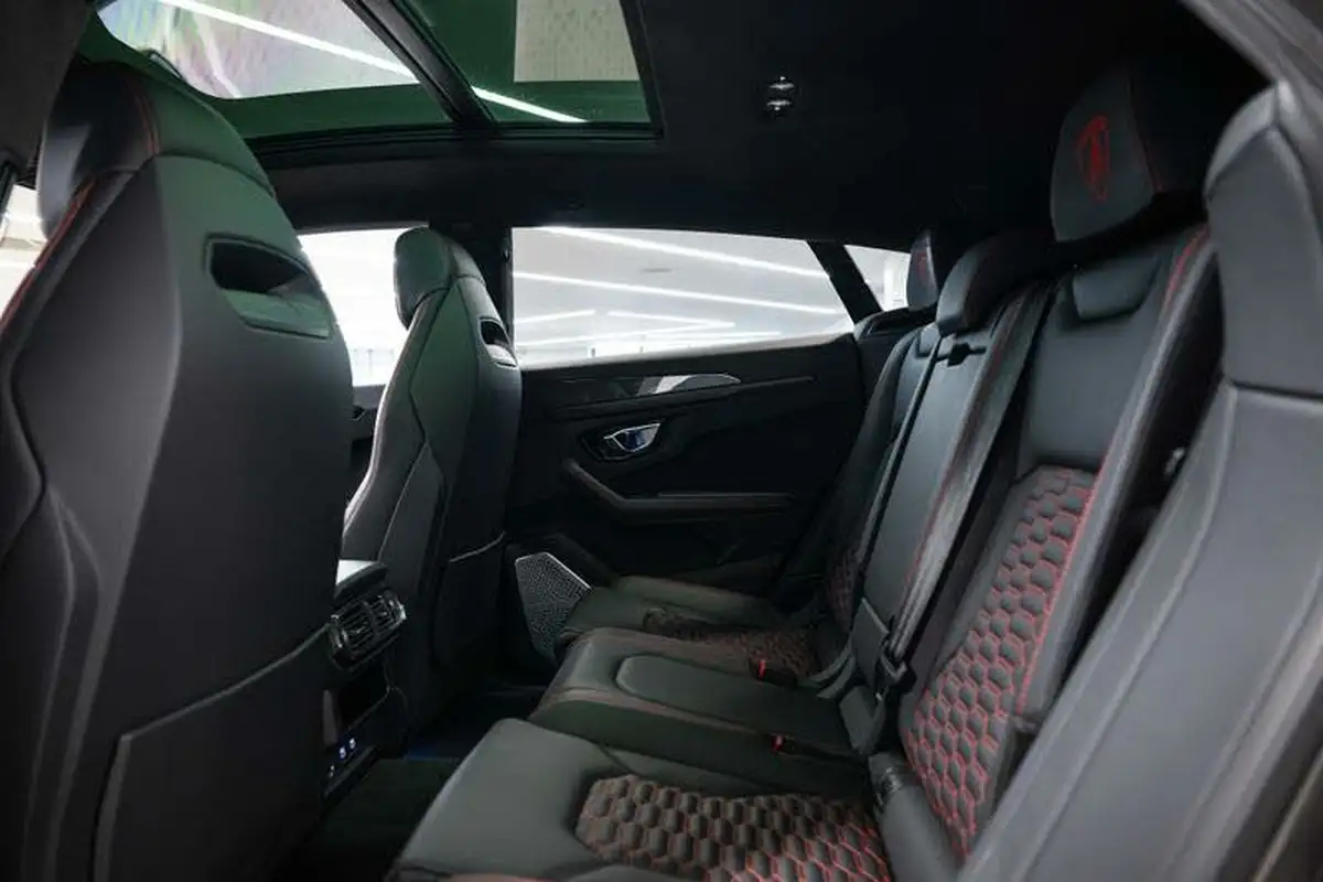2022-lamborghini-urus-40-no-trim-big-7