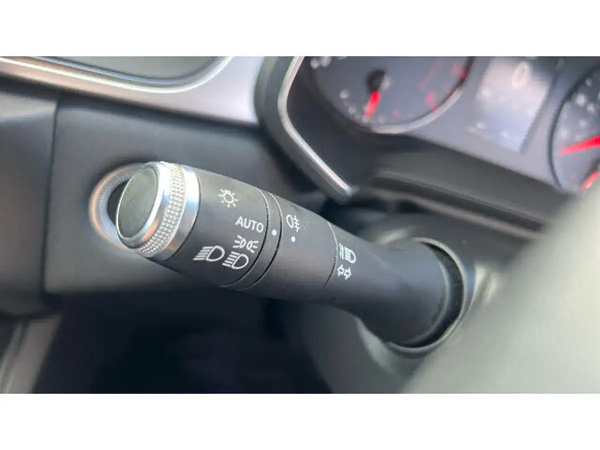 2021-renault-captur-10-tce-play-100bhp-big-23