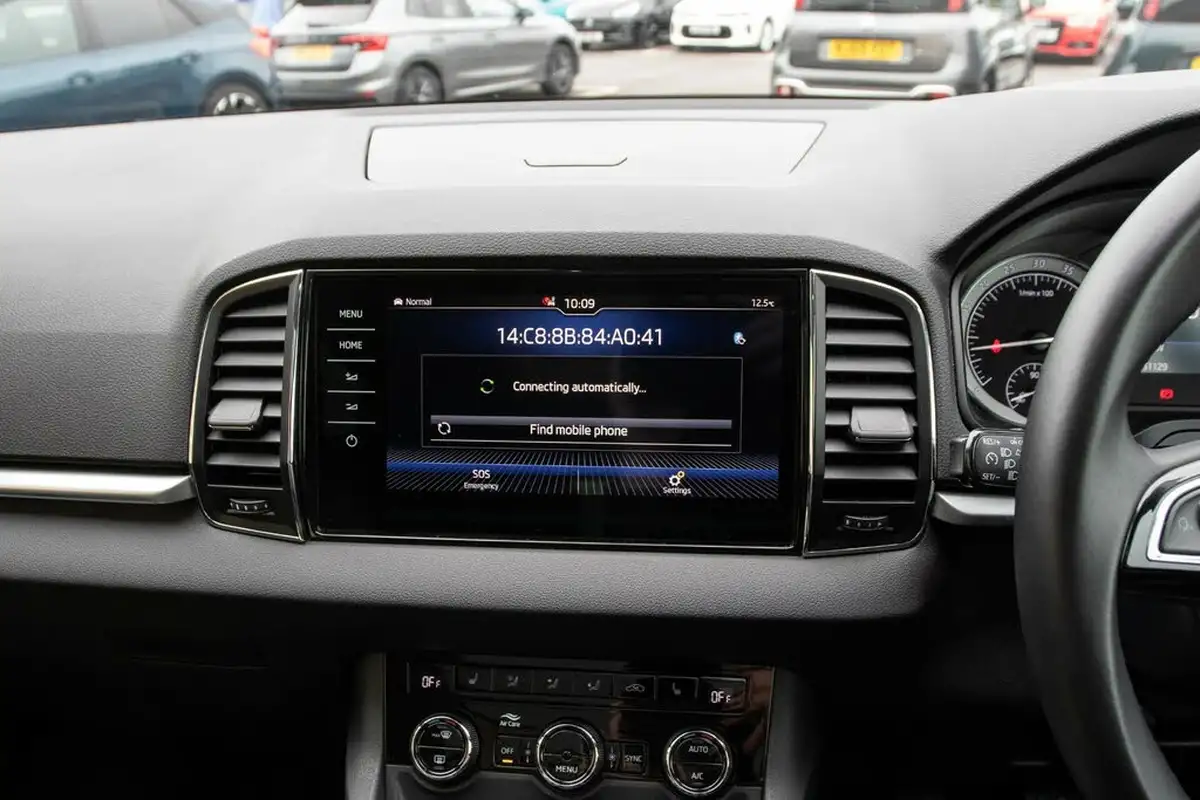 2019-skoda-karoq-20tdi-edition-150ps-4x4-big-24