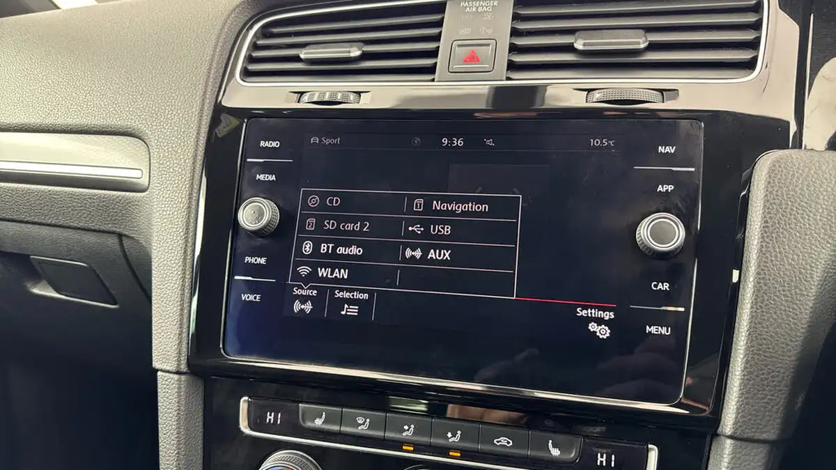 2018-volkswagen-golf-20-tsi-gti-5d-dsg-big-15