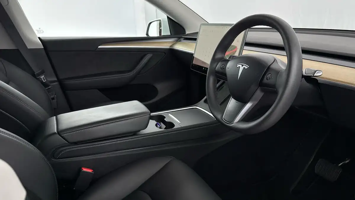 2022-tesla-model-y-e-long-range-big-9