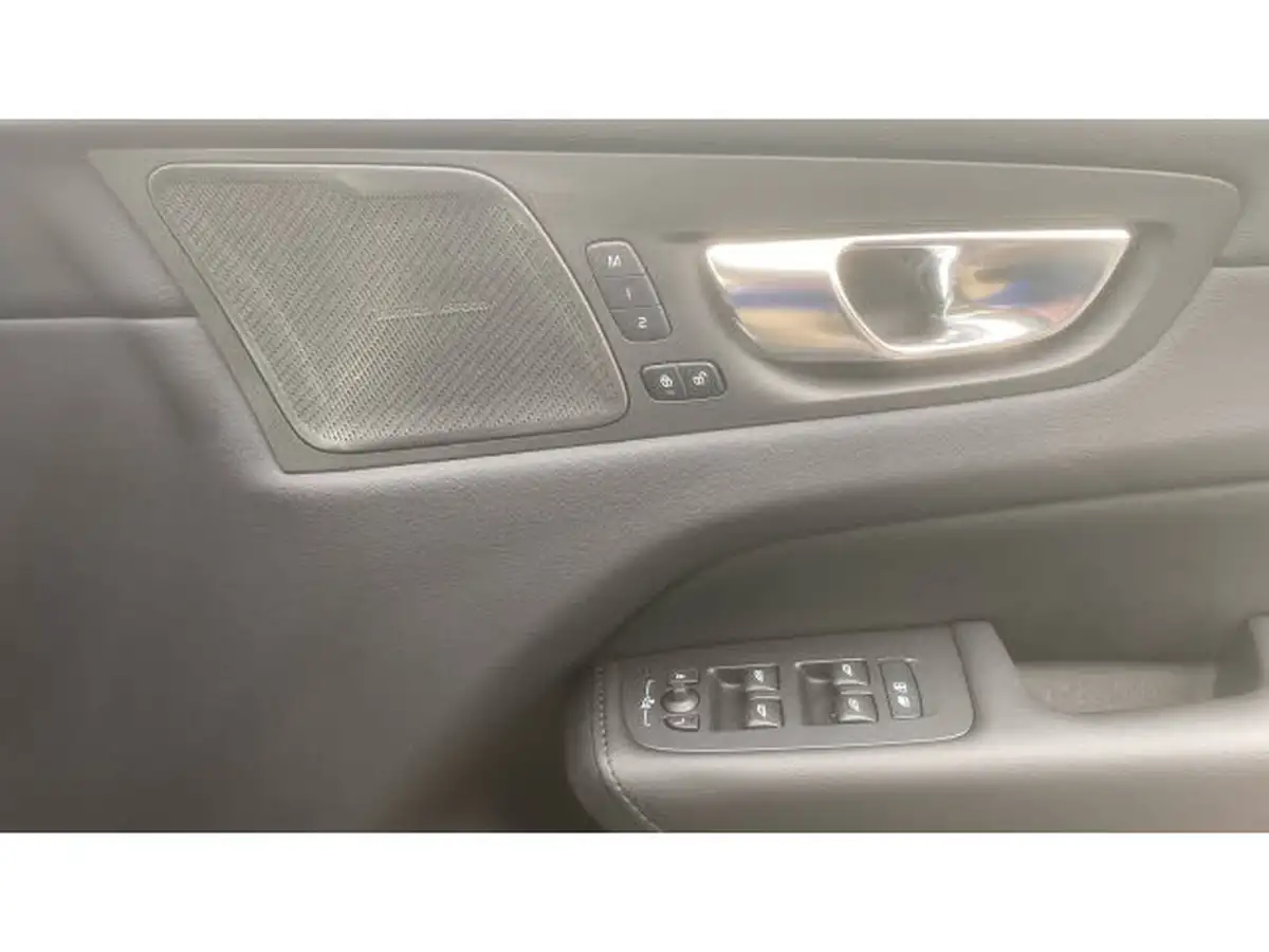 2024-volvo-xc60-20-b5-plus-big-14