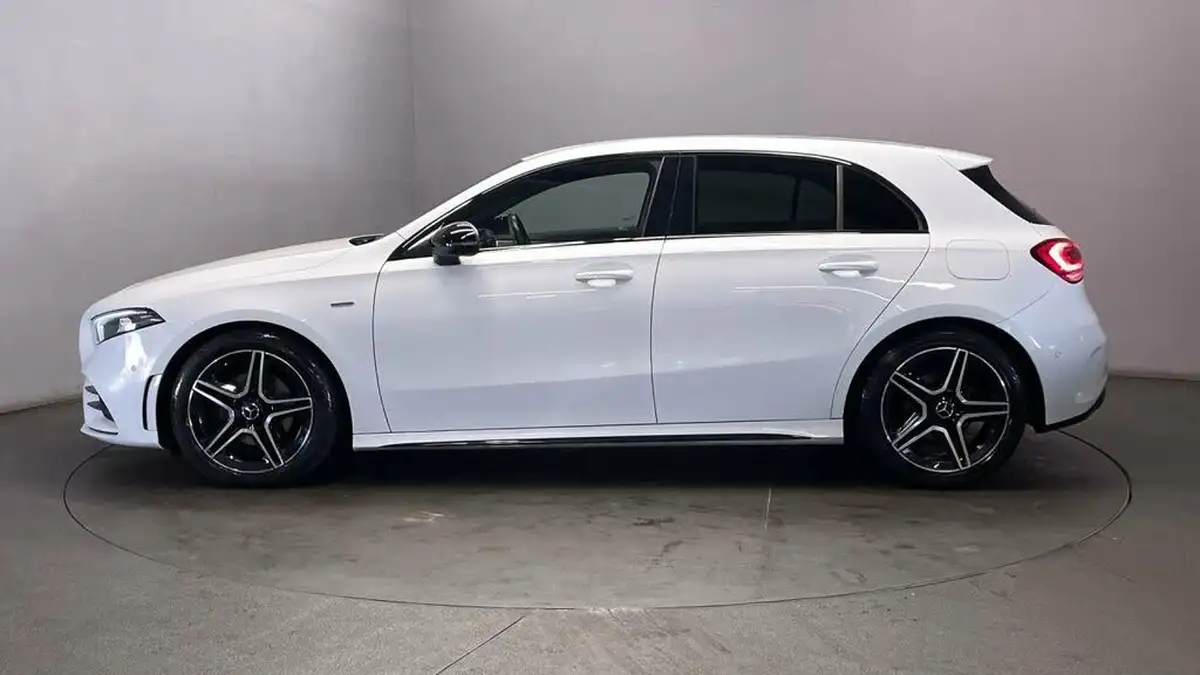 2022-mercedes-benz-a-class-13-a180-amg-line-executive-edition-hatchback-5d-7g-dct-big-4