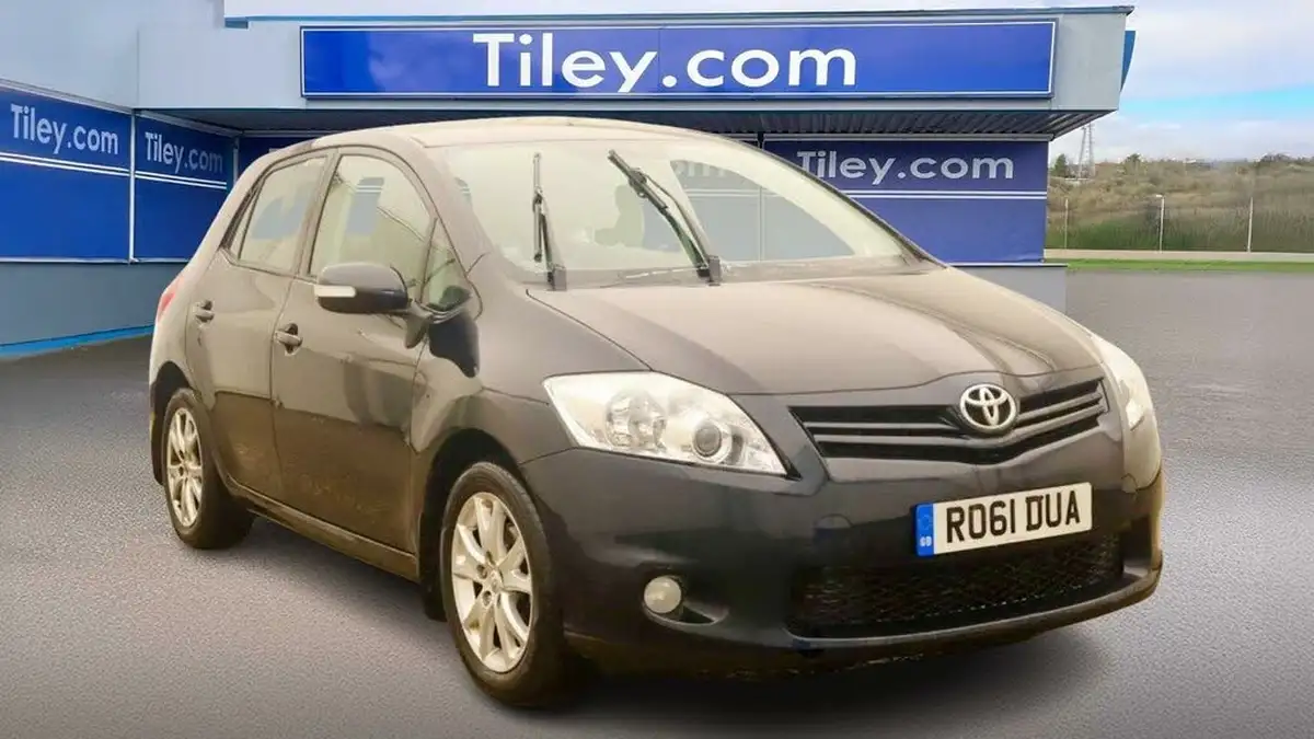 2011-toyota-auris-133-vvt-i-tr-5d-big-0