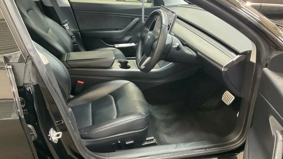 2020-tesla-model-3-e-performance-big-5