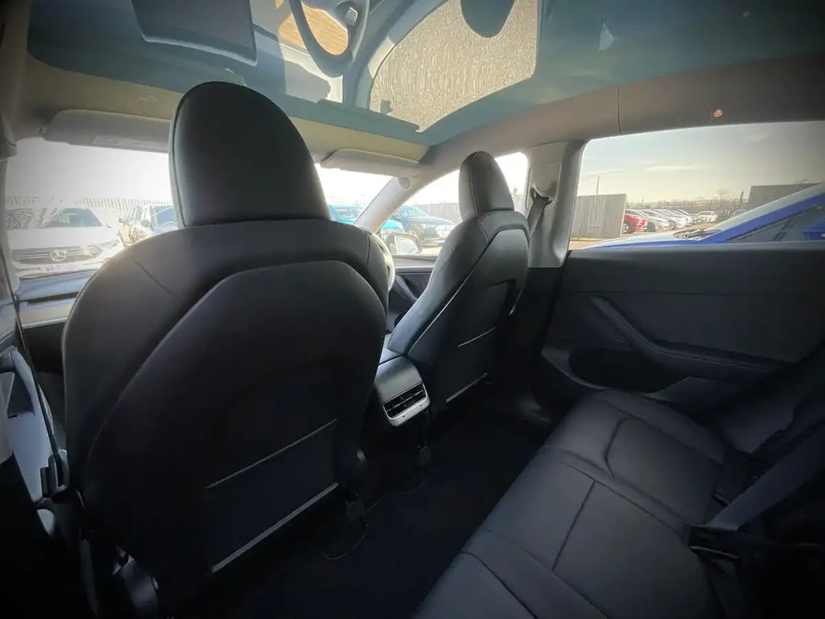 2022-tesla-model-y-e-long-range-big-12