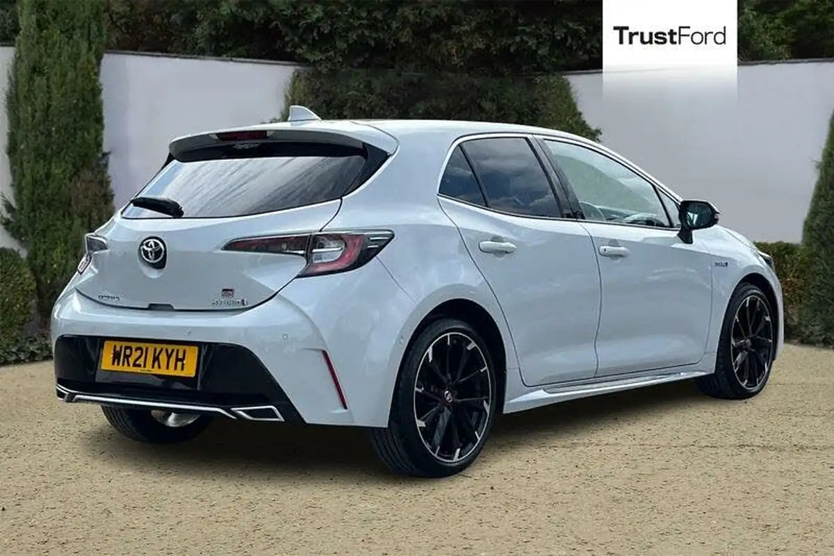 2021-toyota-corolla-18-vvt-i-gr-sport-trk-hatchback-big-3