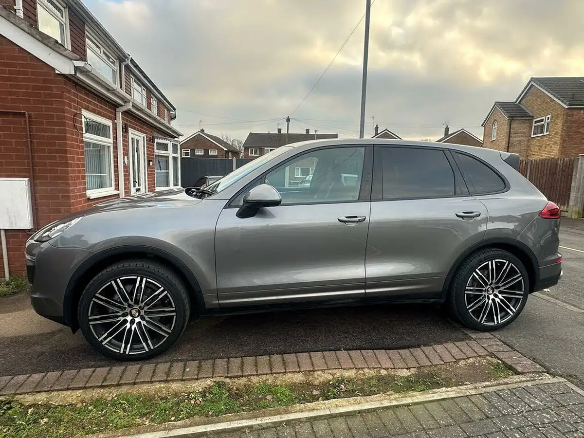 2015-porsche-cayenne-30td-big-9