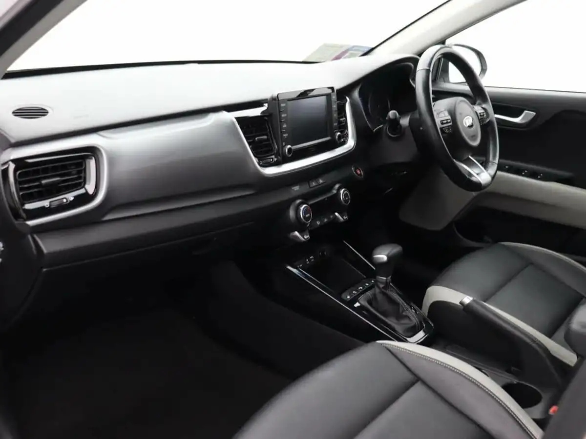 2020-kia-stonic-10-t-gdi-4-dct-big-11