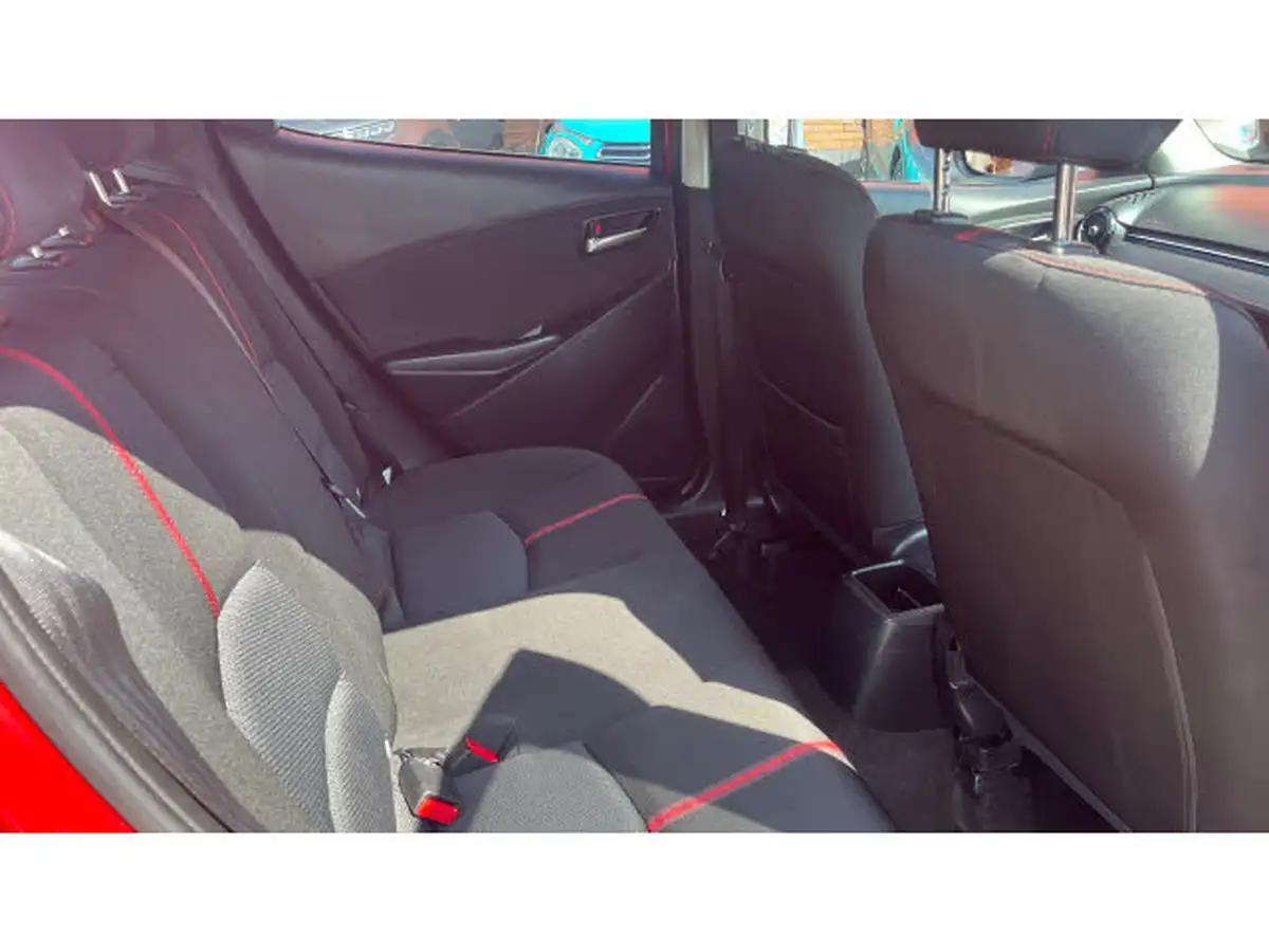 2017-mazda-mazda2-15-sport-nav-90ps-big-15
