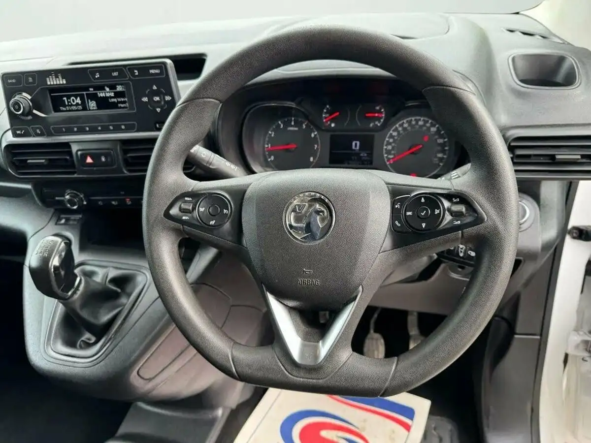 2020-vauxhall-combo-15cdti-sportive-2300-100pseu6d-t-l2h1-panel-big-13