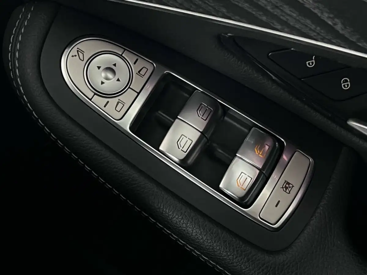 2020-mercedes-benz-glc-class-20d-glc300d-amg-line-premium-station-wagon-5d-big-35