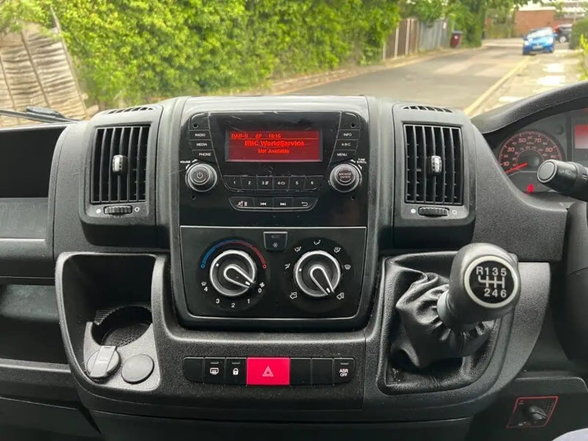 2019-peugeot-boxer-20-bluehdi-335-l4-luton-bfb-big-8
