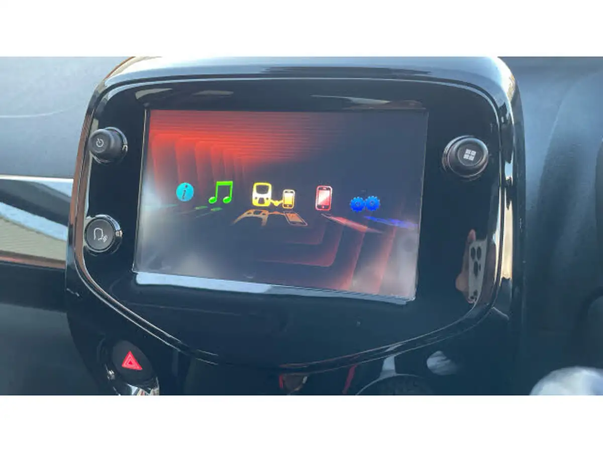 2021-peugeot-108-10-collection-top-big-36