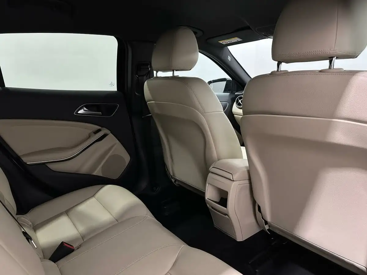 2017-mercedes-benz-gla-class-21d-gla-200d-se-executivess-7g-dct-big-38