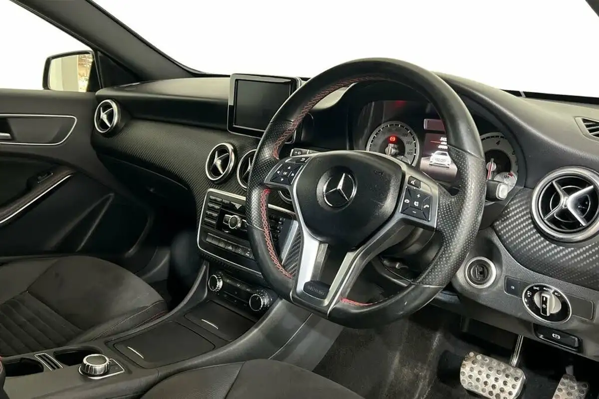 2015-mercedes-benz-a-class-21cdi-a200-night-edition-7g-dct-big-6