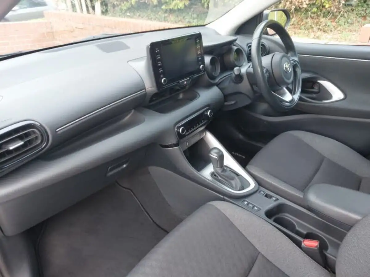 2022-toyota-yaris-15-vvt-i-design-big-4