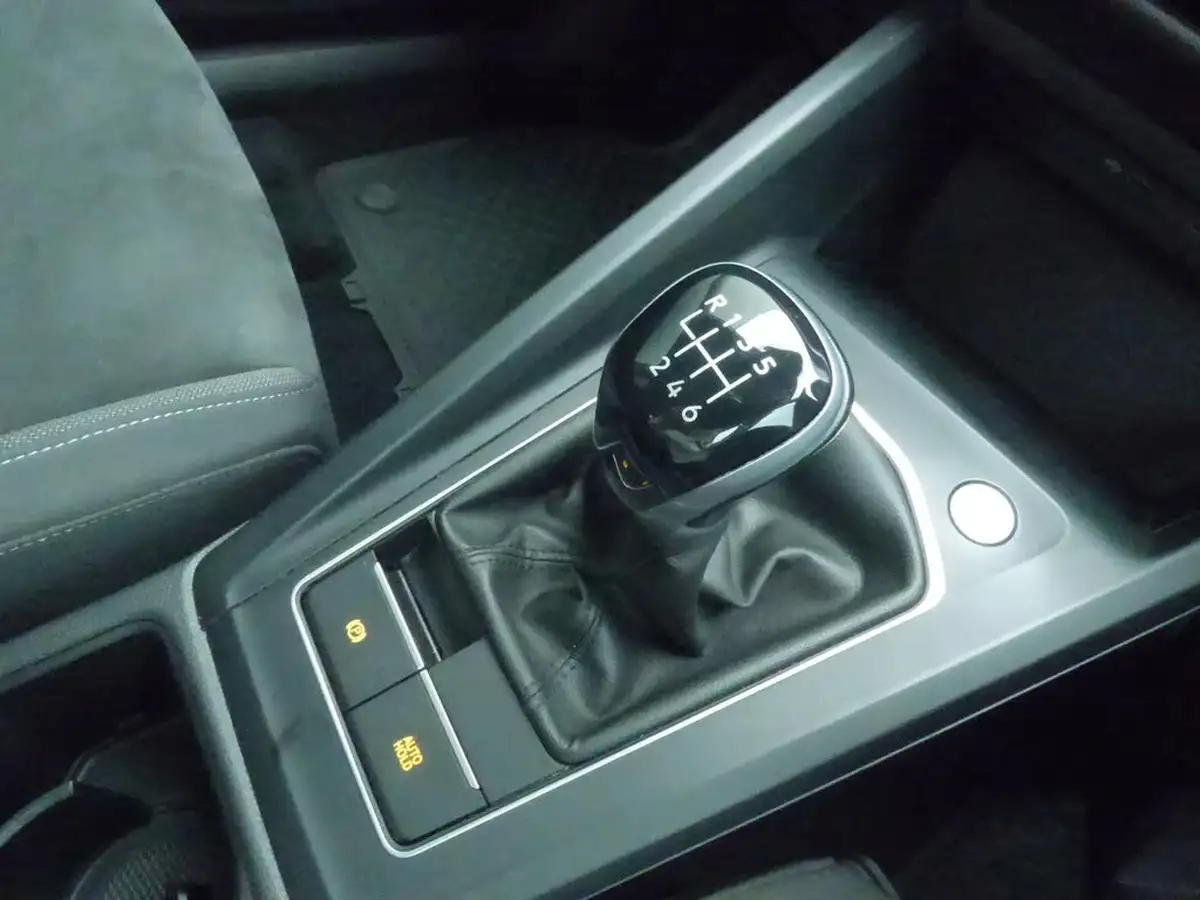 2020-volkswagen-golf-15-tsi-style-130ps-hatchback-big-21