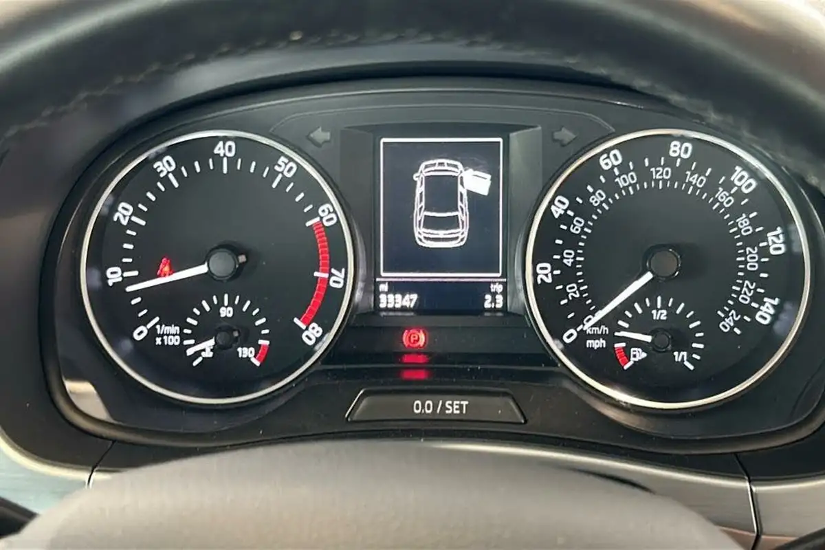 2015-skoda-fabia-12-tsi-se-109ps-estate-big-19