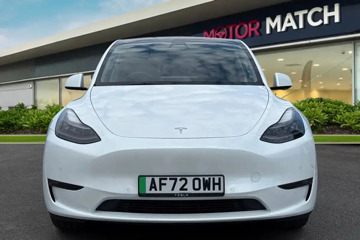 2022-tesla-model-y-e-long-range-big-5
