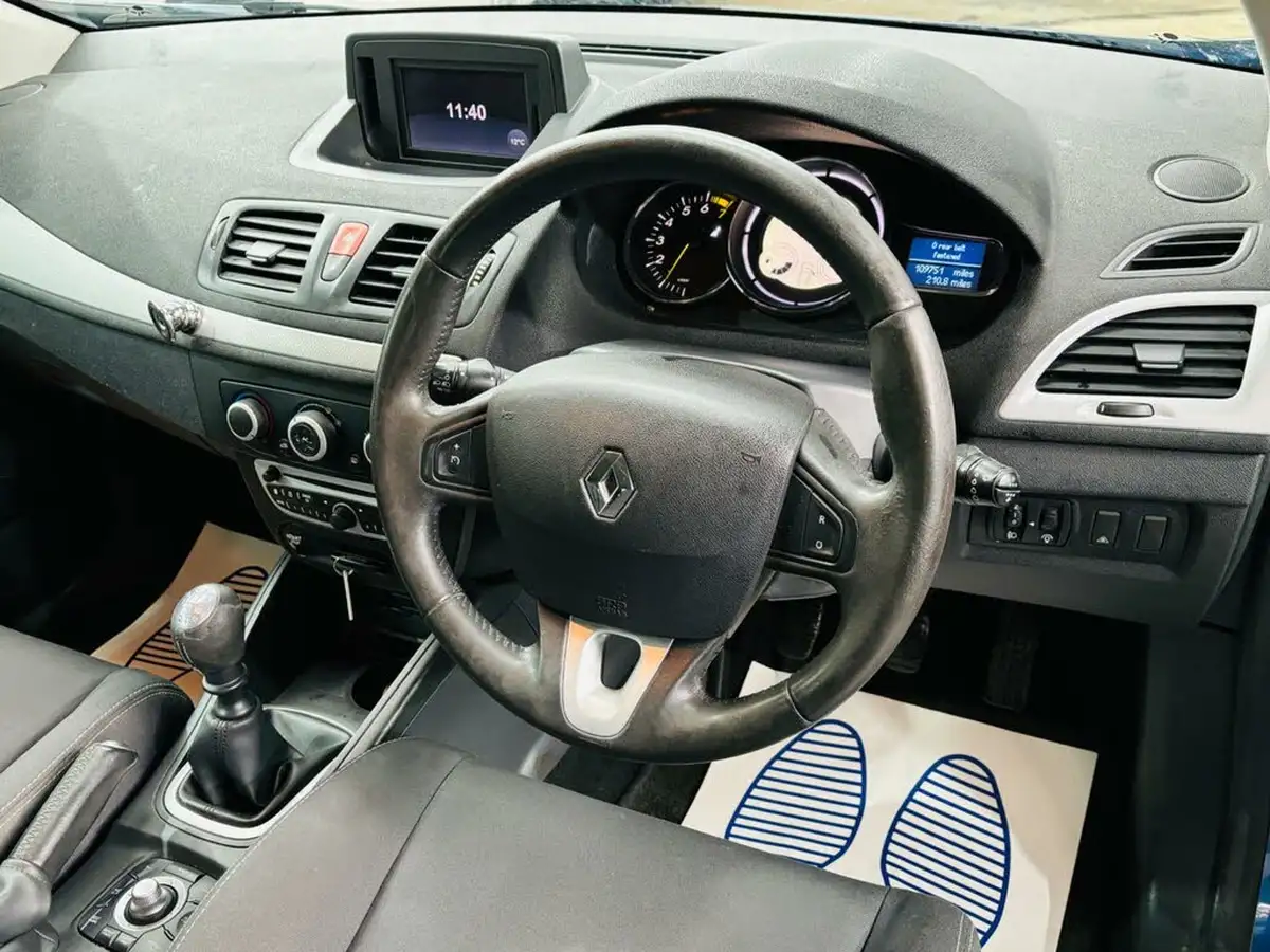 2010-renault-megane-16-dynamique-tom-tom-110bhp-hatchback-5d-big-12