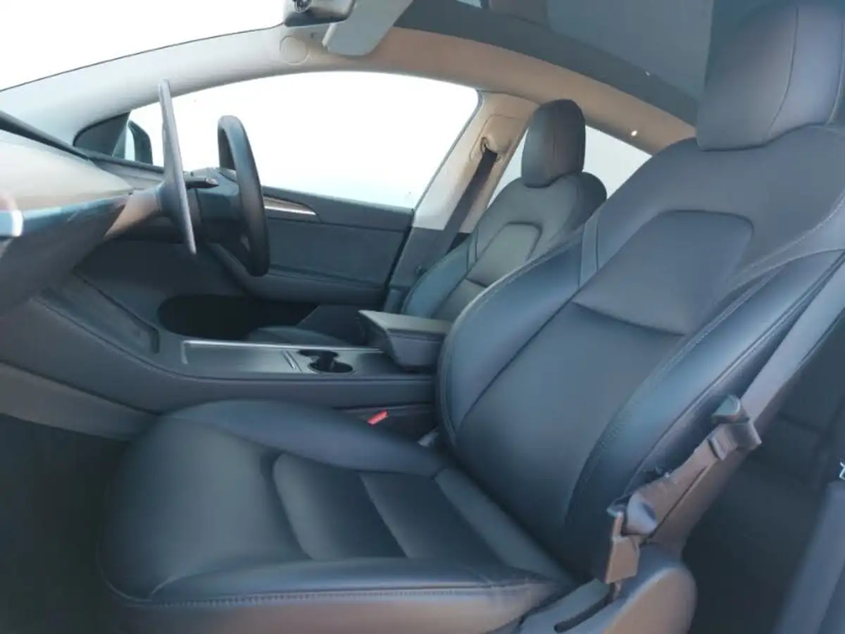 2022-tesla-model-y-e-long-range-big-4