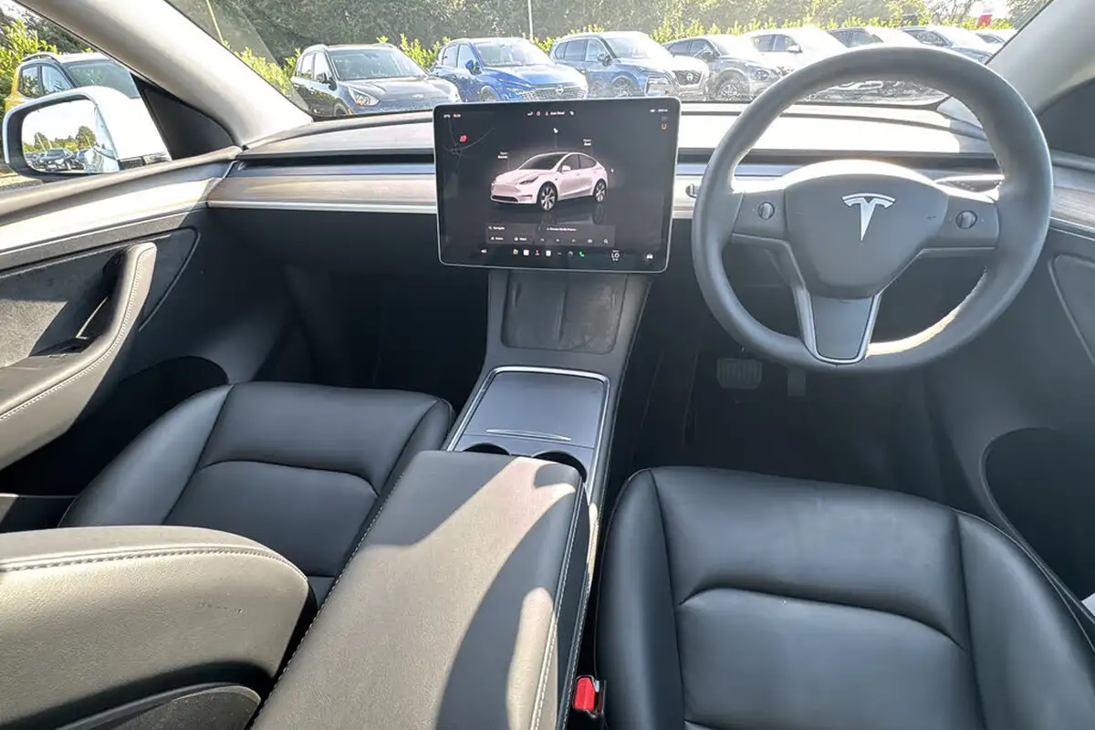 2022-tesla-model-y-e-long-range-big-8