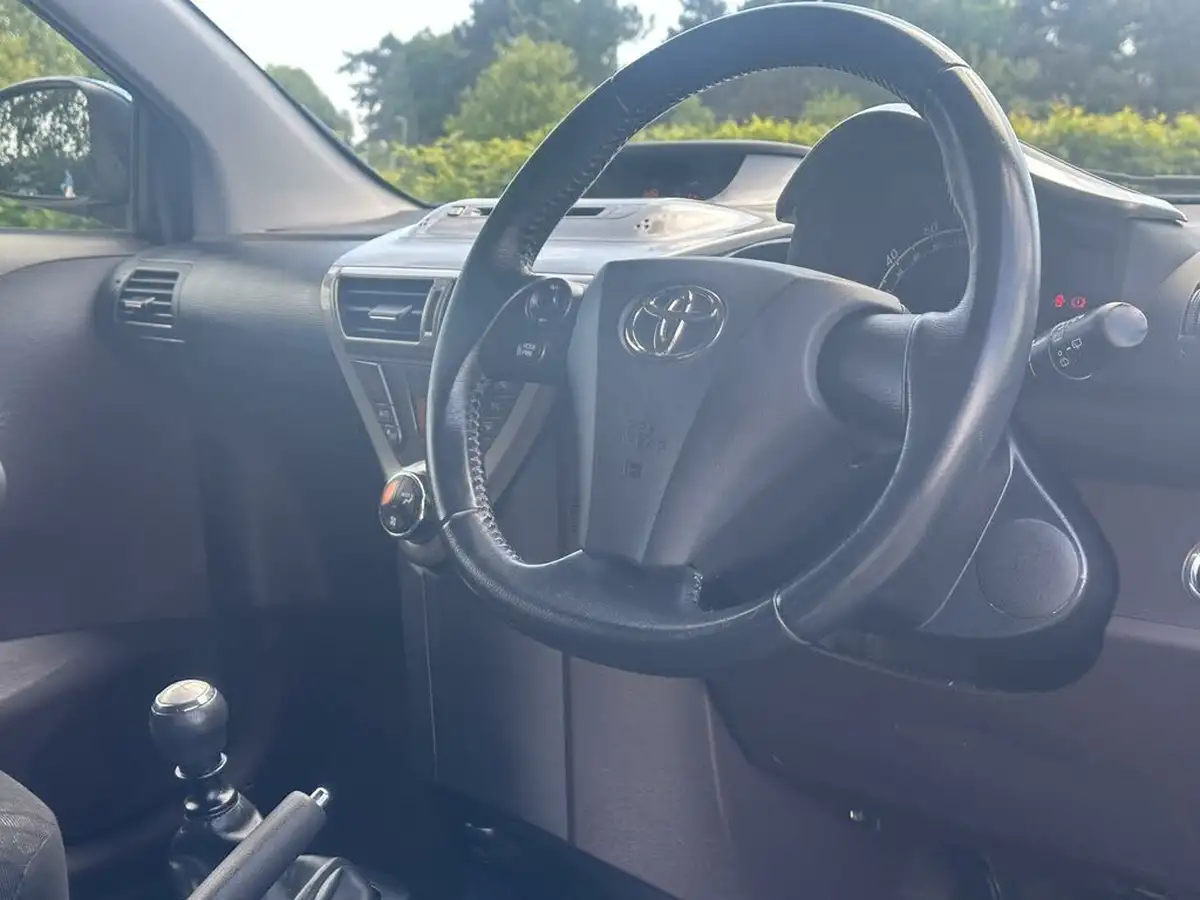 2010-toyota-iq-10-2-big-16